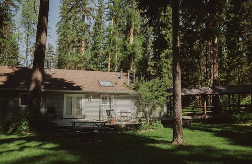 Seeley Lake House | Aspen Cabin at Tamaracks Resort. A view of the lake and expansive decks and yard
