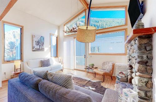 Warm Springs Apartment | Aspenwood Ski Getaway
