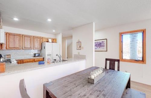 Warm Springs Apartment | Aspenwood Ski Getaway