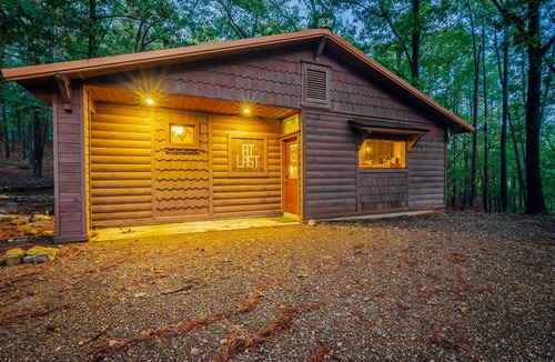 Broken Bow Cabin | At Last, you can enjoy life with all the comforts of your own home on your stres