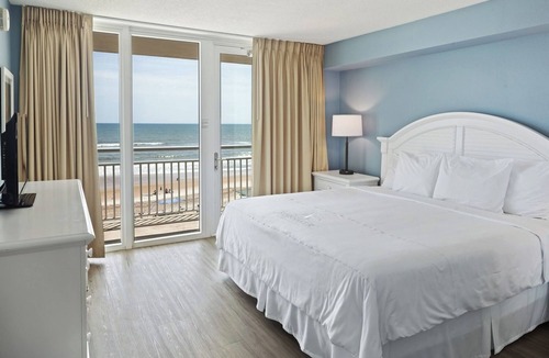Ormond Beach Hotel | Atlantic View 1BR w/Kitchen, Pool, and Easy Access to Sun, Sand, and Dining
