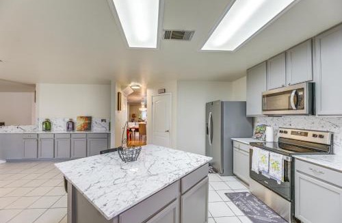 Hillcrest House | Austin Home with Deck - 9 Mi to Zilker Park!
