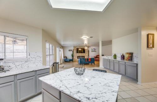 Hillcrest House | Austin Home with Deck - 9 Mi to Zilker Park!