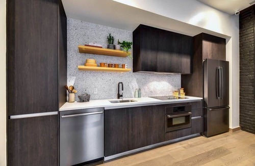 Rainey Street Historic District Condo | Austin Luxury 2BR: Rooftop Pool & City View + Gym