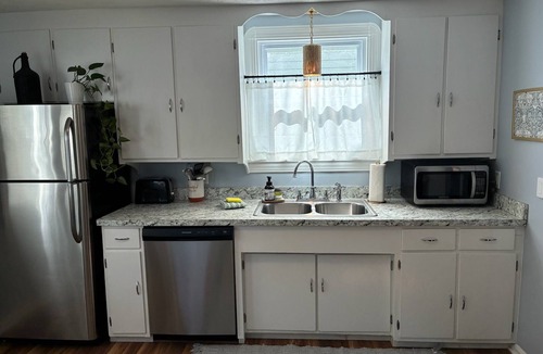 Avon Lake House | Avon Lake - Recent Remodeled & Spacious Charming 2BR Beach Home