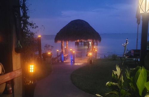 Bacliff Cottage | Awesome 2B/2B cottage on shared waterfront property, 275' pier, pool & hot tub