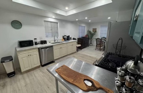 North Redondo House | Awesome 4-bedroom house in welcoming Redondo Beach neighborhood