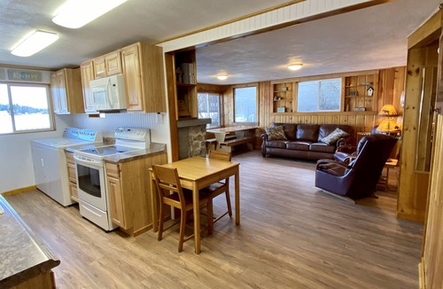 Diamond Lake House | Awesome Lakefront Cabin on Gorgeous Diamond Lake