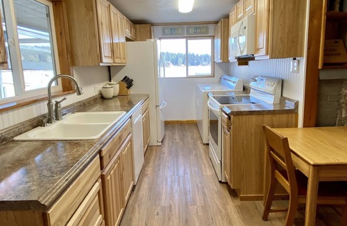Diamond Lake House | Awesome Lakefront Cabin on Gorgeous Diamond Lake