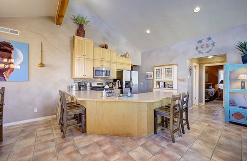 Moab South Valley House | Awesome Retreat Pool ,Hot tub, 2 car garage
