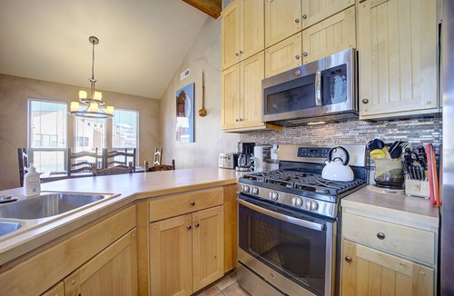 Moab South Valley House | Awesome Retreat Pool ,Hot tub, 2 car garage