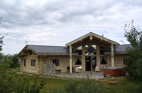 Alta House | Awesome Teton Views! 6 Acres. Ski, Hike, Fish, Jacuzzi. Sleeps 6 Comfortably.