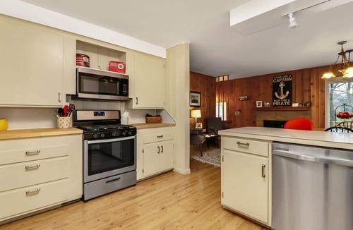 South Haven House | B and B's Beach House Accommodates Eleven Guests In 5 Bedrooms 2 Full Baths!
