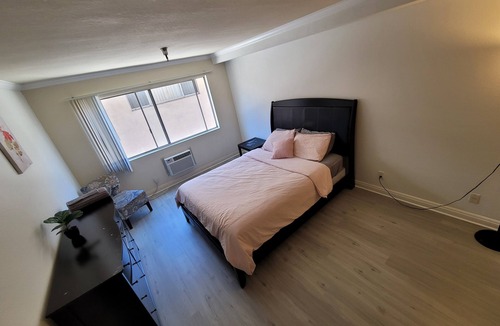 Beverly Hills Hotel | (B12) LA Lovely Queen Studio