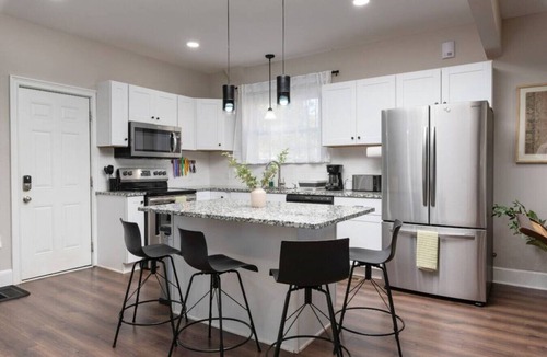 North Chesterfield House | Backyard City Escape w/Flare