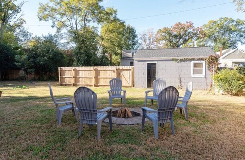 North Chesterfield House | Backyard City Escape w/Flare