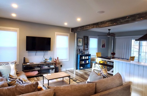 Valparaiso House | Backyard Park Access & Walking Distance Downtown Valpo