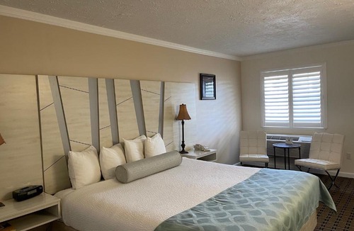 Willits Hotel | Baechtel Creek Inn