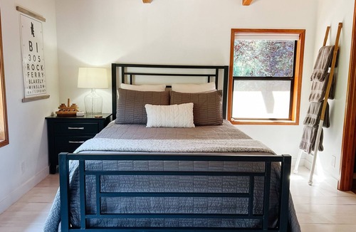 Bainbridge Island House | Bainbridge Island Crows Nest - Watch Life Sail By