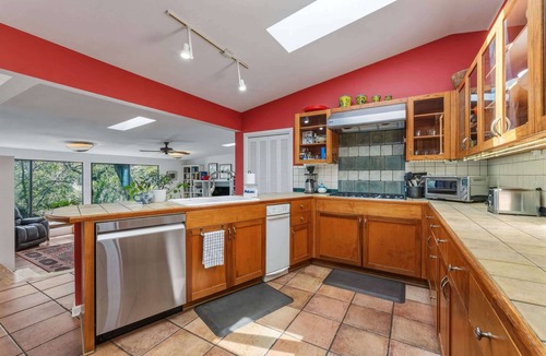 Balcones Park House | Balcones Retreat w Private Pool, Near Parks & DT!