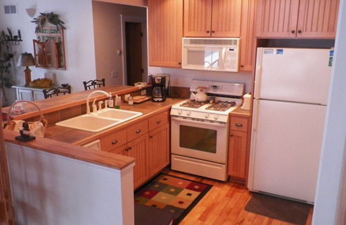 Culver Cottage | Ball Guest Cottage on Lake Maxinkuckee discounts for Culver Winter rentals