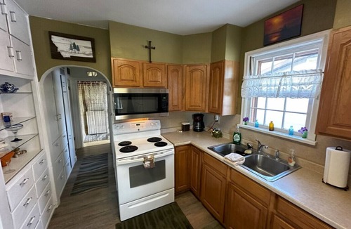 Central - Terry House | Barb’s Cozy Home with Office and Covered Parking!