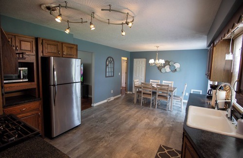 Warren House | Barcade and rope swing bar, 5 minutes from The Avalon Grand Resort and Golf!