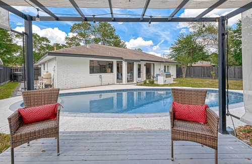 Spring Branch Central House | Barefoot - Modern, Private Pool in Spring Branch
