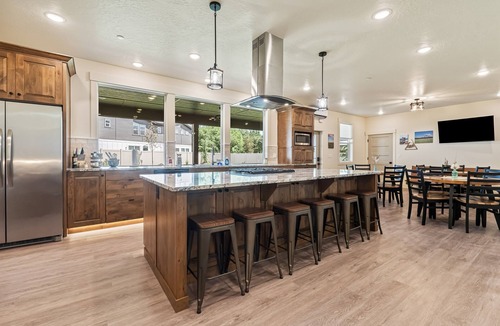 Caldwell House | Barndominium Getaway|Family Retreat|Teams|RV Options|Pickleball|Fire Pits