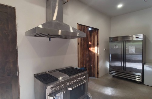 Bellingham House | Barndominum, minutes to lake and trails sleeps 14+ Weddings, Events, Retreats