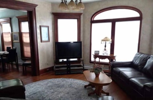 Olean House | Barry Street Historical Home - The Entire Home