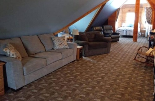 Olean House | Barry Street Historical Home - The Entire Home