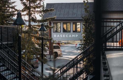 Canmore Hotel | Basecamp Lodge Canmore