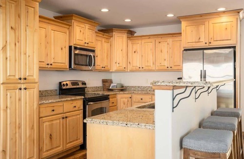 Victor House | Basecamp Stays: Stylish Mtn Home, Fireplace, Views