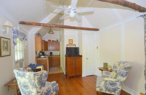 Berkeley Springs House | Bathkeepers Cottage