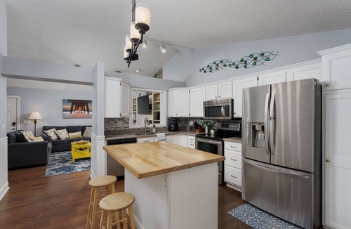 Wilmington House | Baxter's House- Pet Friendly with Covered Boat Parking; 15 mins to Beach/D-Town