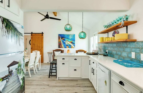 Isla Del Sol House | Bay & Beach Activities Galore, Stunning Decor, Boat Slip!
