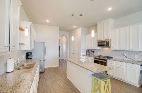 La Porte Cottage | Bay-view La Porte Home Rental: Steps to Beach!