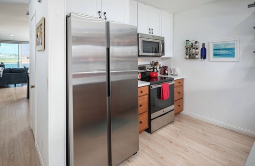 Mission Beach Condo | Bayfront, large-1,418 ft2 condo, 180 degree water views. Parking on site. A/C.