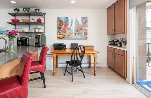 Mission Beach Condo | Bayfront, large-1,418 ft2 condo, 180 degree water views. Parking on site. A/C.