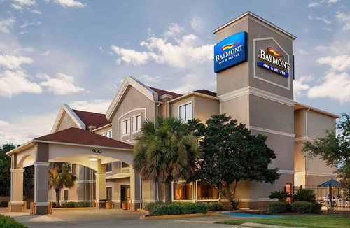 Clute Hotel | Baymont by Wyndham Clute