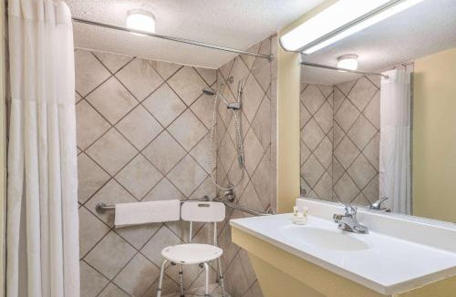 Lumberton Hotel | Baymont by Wyndham Lumberton NC