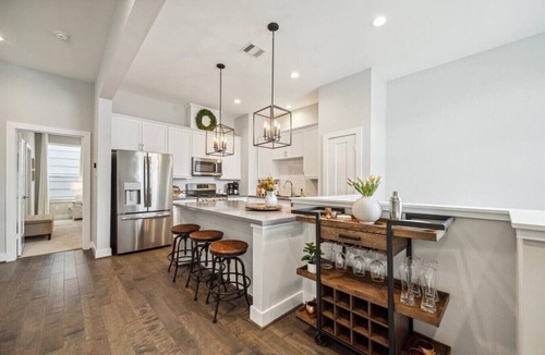 Washington Ave./ Memorial Park House | Bayou Houstonian: Heights + Galleria + Memorial Park + Med Center + Fun