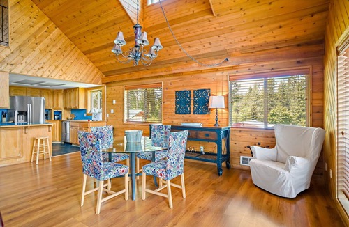 Bayview Cabin | Bayview Cabin - Lake Pend Oreille Views/Sleeps 8