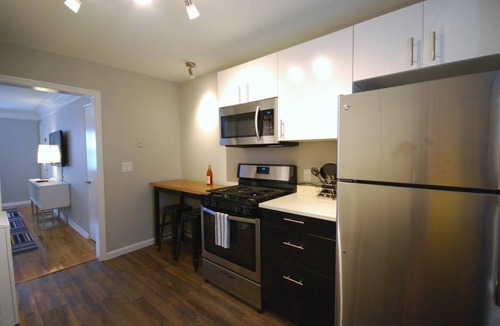 Brookwood Apartment | (BCL1b) Isolate in Style. Professionally Cleaned & Sanitized, No-Contact Stays.