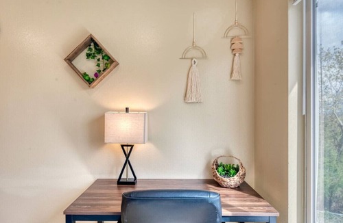 Highline Apartment | BD37 2b1b Apt Unit 4 @S Seattle close to airport