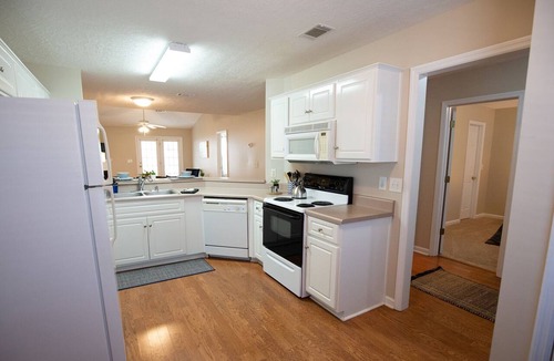 Martinez Condo | Be Home - spacious condo w/parking