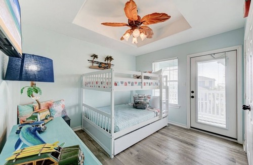 Bella Vista House | Beach 2 minutes , ocean views, community pool, hot tub & game room