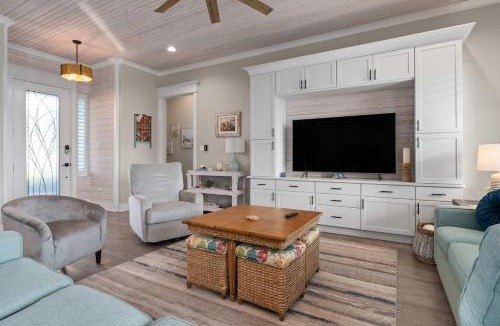 Port Aransas House | Beach Access Hot Tub Game Room Sleeps Family 16