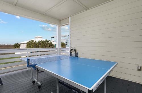 Port Aransas House | Beach Access Hot Tub Game Room Sleeps Family 16